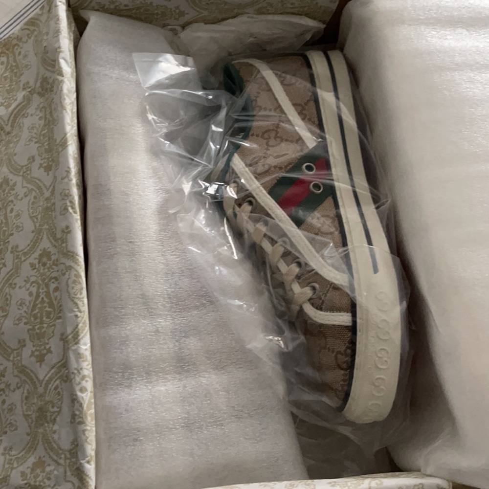 Shoe - Picture 2 of 5